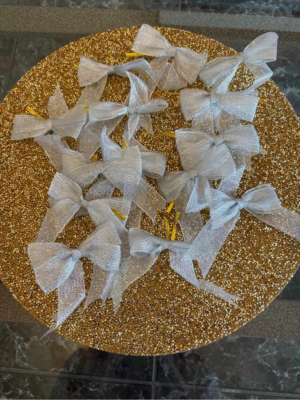 Suncalla NWT 50 pcs. Silver Glitter Bow for crafts, cake decorations.